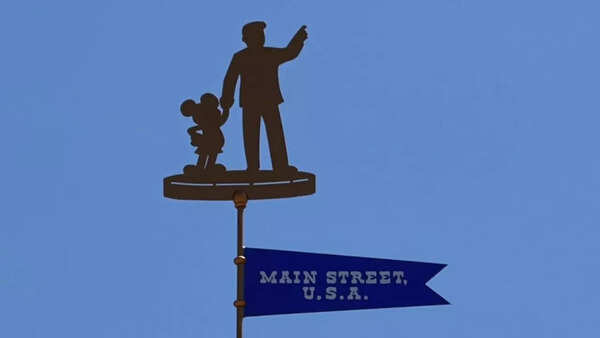 Trump Disneyland (1)