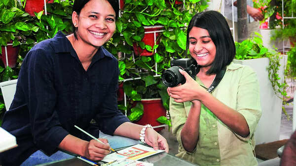 Sheeba Khan (L) and Saumya Sahay