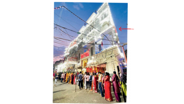 Shri Santoshi Mata Mandir, with a white marble floor, is located in West Delhi’s Hari Nagar area.