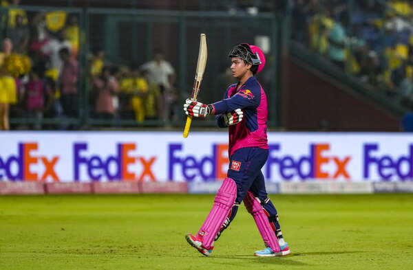 Yeni Delhi: Vaibhav Sureavanshi from RR is leaving the field after losing the small door during the IPL 2025 jack match between Chennai Super Kings and Rajasthan Royals at Arun Jaitley Stadium in the New Delhi. (PTI Photo/Manvender Vashist Lav) Yeni Delhi: Vaibhav Syrians from RR is separated from the field after losing its small door ...