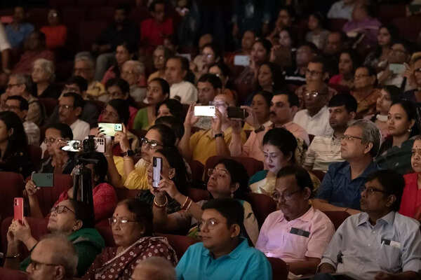 Crowd 2
