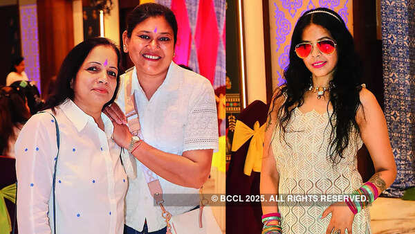 (L) Renu and Alpana Agrawal (R) Shweta Singh (L) Renu and Alpana Agrawal (R) Shweta Singh