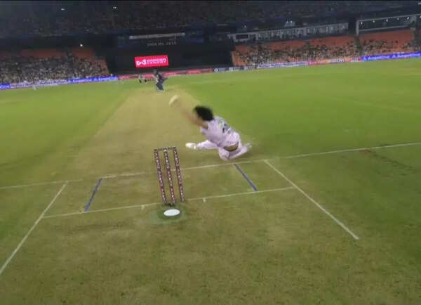 Arshad Khan slipped twice during his first over in the match between Gujarat Titans and Lucknow Super Giants in IPL 2025. (Image: X) Arshad-GT-LSG