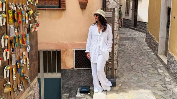 Priyanka Chopra serves breezy Italian vacation chic in all-white look -  Times of India