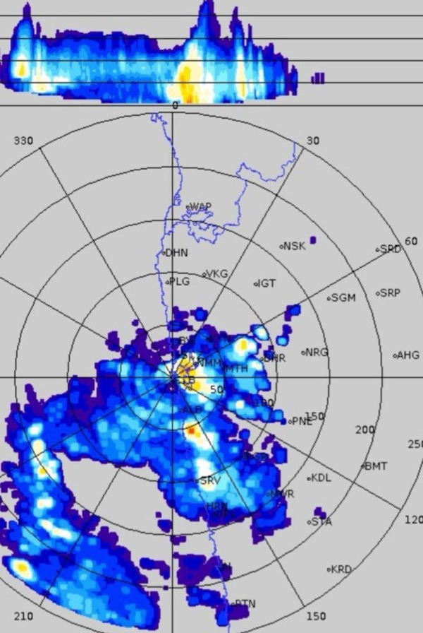 In the next 3-4 hours, waterlogging was reported in Mumbai, thunderstorms, heavy rains and parts of lewd winds