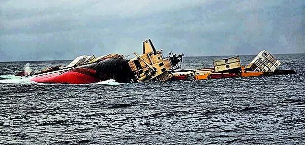Cargo ship sinks off Kochi, oil leak triggers state alert