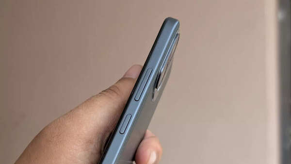 Oppo K13 power button and volume rockers
