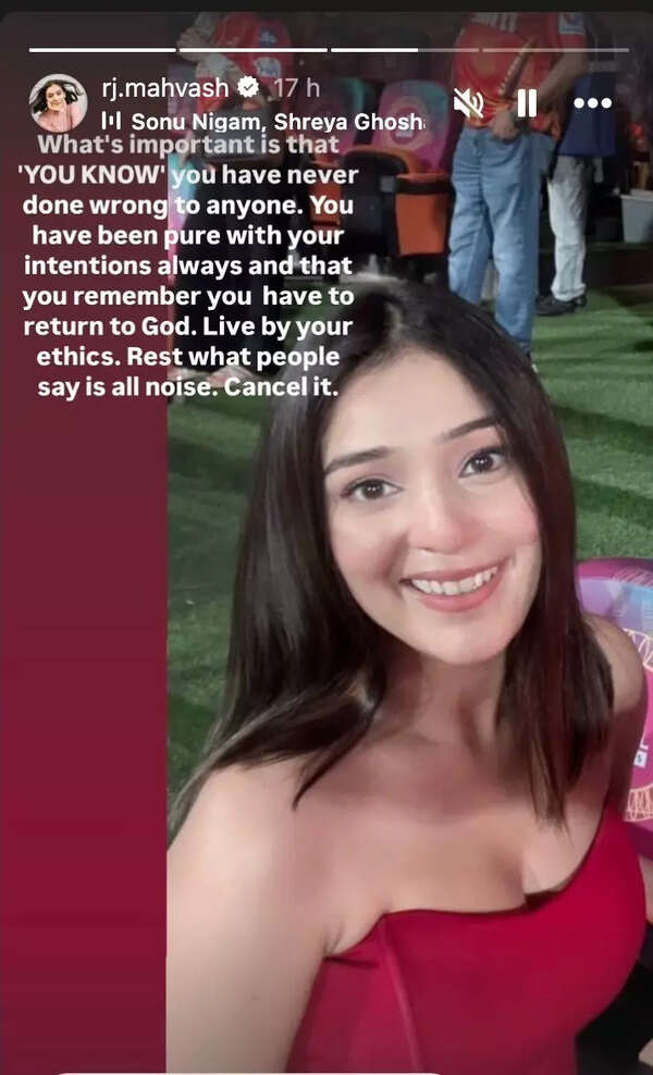 Instagram Story of RJ Mahwash. RJ Mahawash