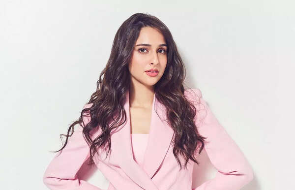 sadiaakhateeb_1742394813_3591790482504256305_1507113457