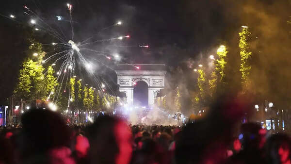 Football fans celebrate the PSG's victory over Champs-Alis Avenue after the final match of the Champions League between Paris St.-Germen and Inter Milan. (AP) Champs-elements Paris AP