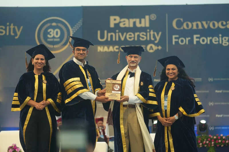 Parul University hosts Dr S Jaishankar as chief guest for prestigious international convocation ceremony, addresses global graduates | India News 3 .