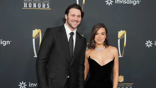 Josh Allen & Hailee Steinfeld