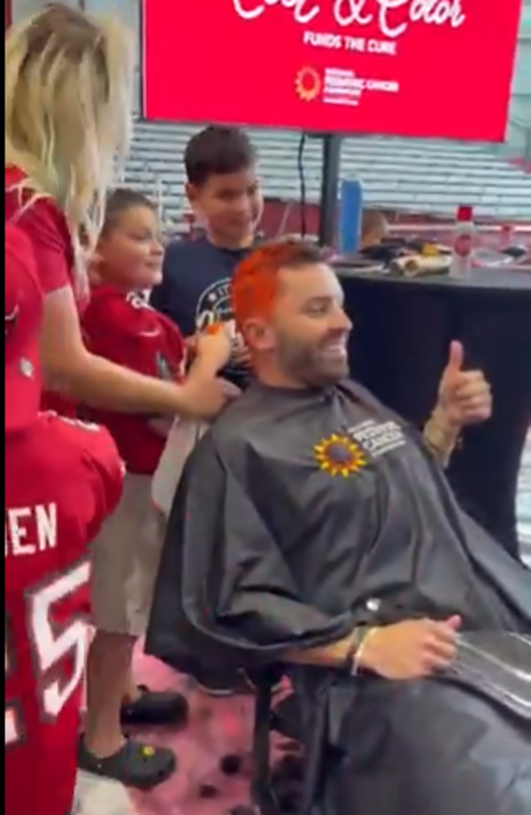 Bucs’ Baker Mayfield swaps throws for hair dye in inspiring pediatric cancer event