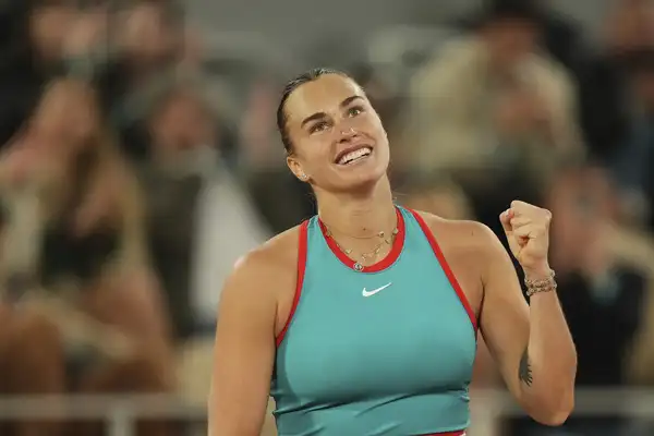 Aryna Sabalenka of Belarus celebrates as she won the semifinal match of the French Tennis Open against Poland's Iga Swiatek at the Roland-Garros stadium in Paris, Thursday, June 5, 2025. (AP Photo/Thibault Camus) French Open Tennis