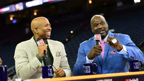 Shaquille O’Neal and Kenny Smith