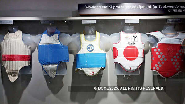 The exhibition showcases the development of protective equipment used in matches. From the first use of protective gear (head and hand protectors) in 1961 at a Korea-Japan Tang Soo Do martial arts contest, to today’s electronic protective systems, the evolution — from bamboo to smart technology — is presented The exhibition showcases the development of protective equipment used in matches. From the first use of protective gear (head and hand protectors) in 1961 at a Korea-Japan Tang Soo Do martial arts contest, to today’s electronic protective systems, the evolution — from bamboo to smart technology — is presented