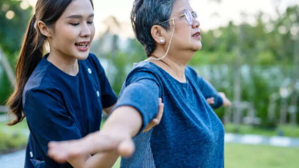 What are the symptoms of ALS?