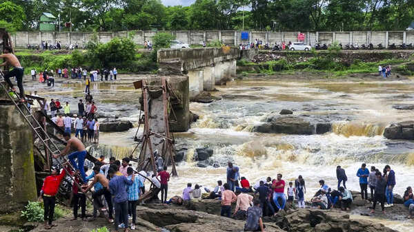 Iron bridge on Indrayani river collapses in Pune district