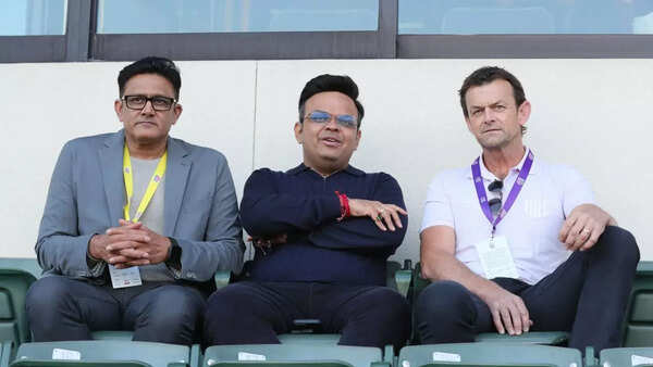 (LR) Anil Kumble, J Shah and Adam Gilchrist (special arrangement) J Shah, Kumbal and Gilchrist