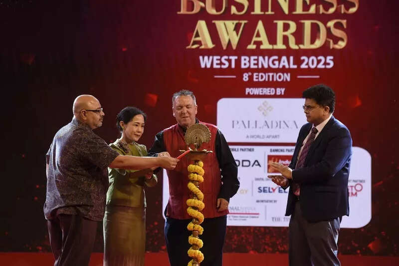 Lamp Lighting by Atri Bhattacharya, Siriporn Tantipanyathep, Andrew Fleming and Subroto Banerjee