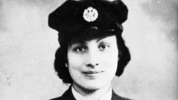 Female spies (3)