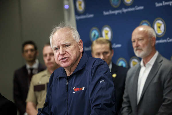 Minnesota village. Tim Walz speaks during a press conference at the State Emergency Operations Center at Blain, Mines on Sunday, June 15, 2025. (Karem Yasel/Minnesota Public Radio AP) After a huge discovery, the arrest of the arrest of the suspect in the shooting of MPs in Minnesota shows the arrest of MPs.