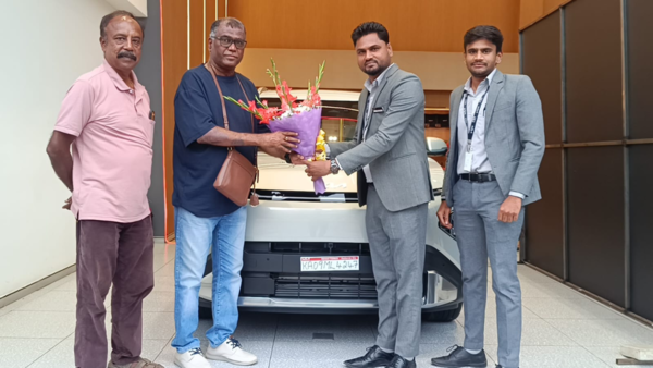 Kia Carens Clavis delivery begins