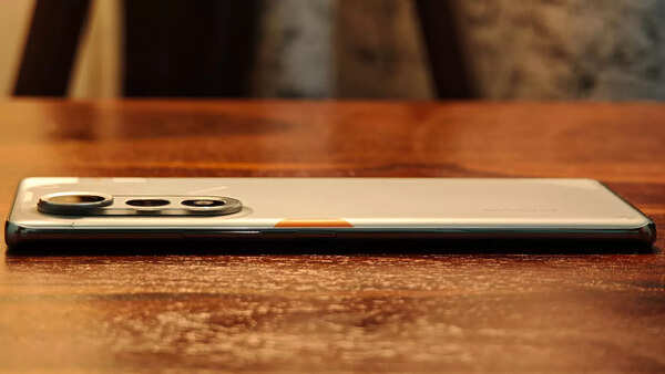 The curved profile of Pova Curve makes the phone quite ergonomic