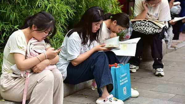 Netizens have been positively and negatively amazed