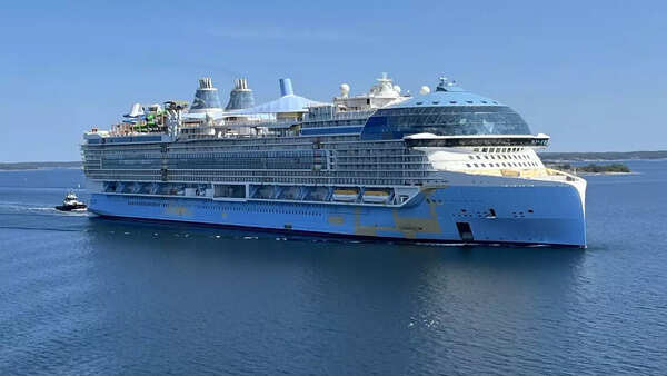 Closed-loop cruise to Bermuda