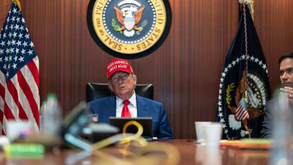 ASV prezidents Donalds Trumps situācijas telpā, 2025. gada 21. jūnijs (PIC Kredīts: Baltais nams) Donalds Trumps situācijā