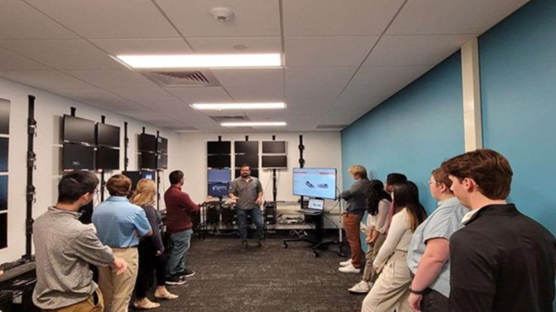 Training biomedical engineering interns in an automation lab