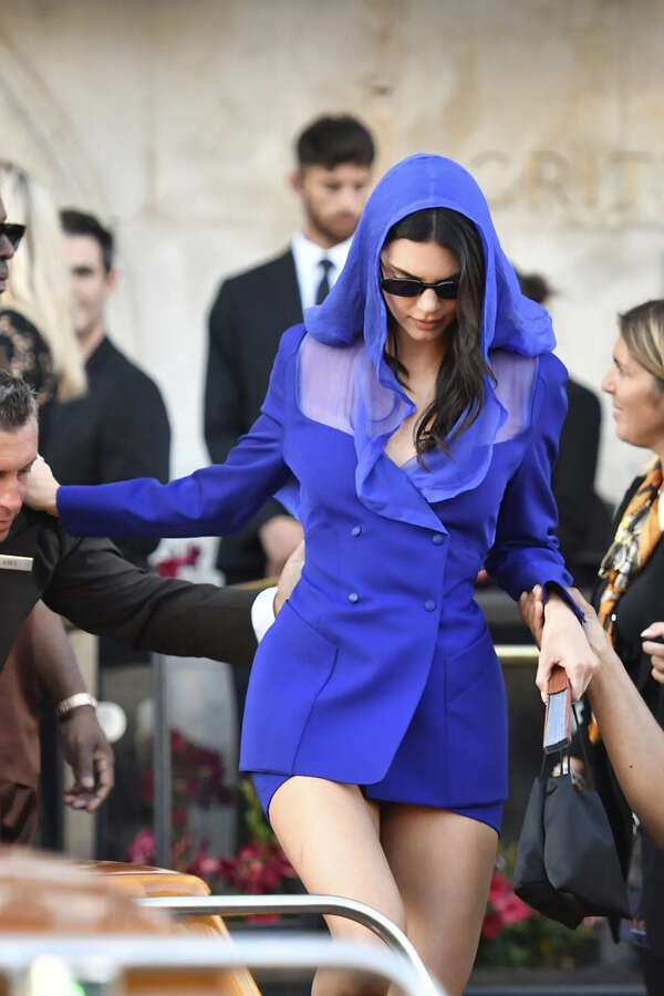 CORRECTS FIRST NAME TO KENDALL, NOT KYLIE - Kendall Jenner, center, leaves a hotel during celebrations for Jeff Bezos and Lauren Sanchez Bezos' wedding, in Venice, Saturday, June 28, 2025. (AP Photo/Luigi Costantini) CORRECTION Italy Venice Bezos Wedding