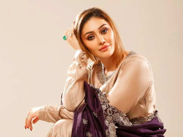 'Kaanta Laaga' girl Shefali Jariwala passed away at 42 from cardiac arrest. shefali heart