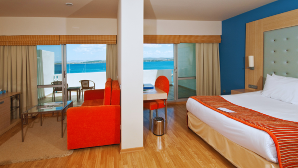 hotel suite