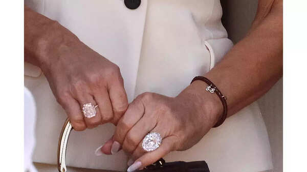 Lauren Sanchez's rings