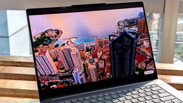 Lenovo Yoga Aura Edition display