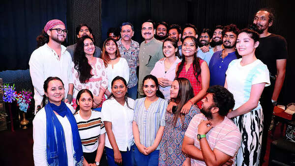 BNA students pose with Mukesh Tiwari and Pankaj Tripathi