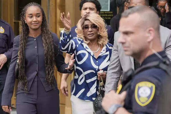 Janice Combs, right, mother of Sean "Diddy" Combs, reacts outside Manhattan federal court (AP photo)