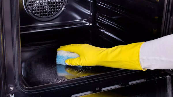 Oven cleaner