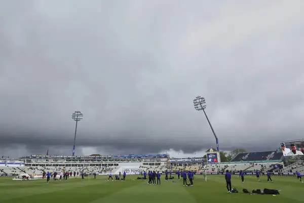 Dark Clouds Trains the players as Loom at Edgbaston Cricket Ground before the five -day play of the second cricket Test between England and India in Birmingham (AP Photo/Scott Hepel) Rain delay to eliminate India's dialect from England in the second Test in Edgbaston