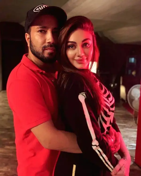 shefali-jariwala-mika-singh-unite-for-remake-of-a-1055256