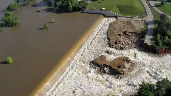 Source: Britannica Mississippi River Basin Flood (2011)