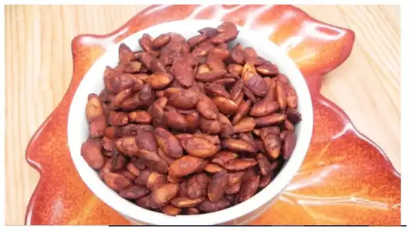 Struggling with hair fall in monsoon? Here are 5 nutritionist approved foods that help 3 cg