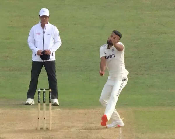 The dismissal of Akash Deep made Joe Root's dismissal made a vibrations for no ball during the second test between India and England in Edgbaston. (Image: Screenshot) Sky-deep bowling
