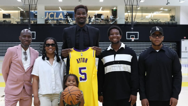 Deandre Ayton and family
