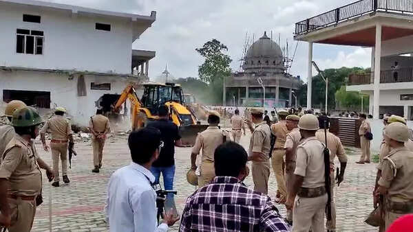 Balrampur, Jul 08 (ANI): Uttar Pradesh administration, in the presence of police...
