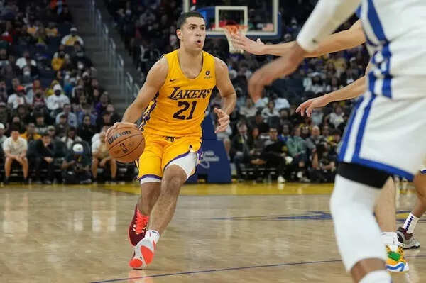 Swiner de Cole para los Lakers (imagen a través de Getty) Swiner de Cole para los Lakers