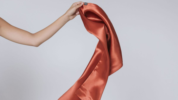 Easy-to-do tests to check the authenticity of your silk
