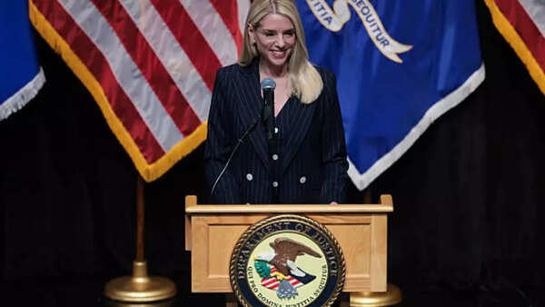 Calificaciones educativas de Pam Bondi